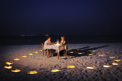 maldivi_bandos_island_romanticna_vecerja