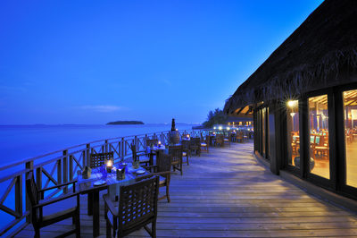 maldivi_bandos_island_restavracija_ponoci