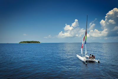 maldivi_bandos_island_katamaran