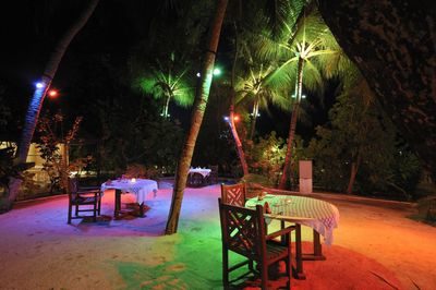 maldivi_holiday_island_restavracija_na_plazi