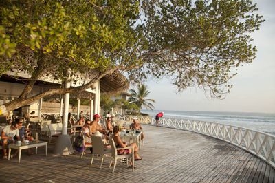 maldivi_chaaya_island_bar_ob_plazi-1