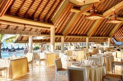 mauritius_lux_grand_gaube_restavracija_ob_bazenu